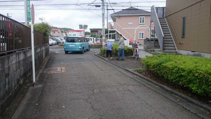 道路若松町３丁目人見街道と野溝緑道の狭あい